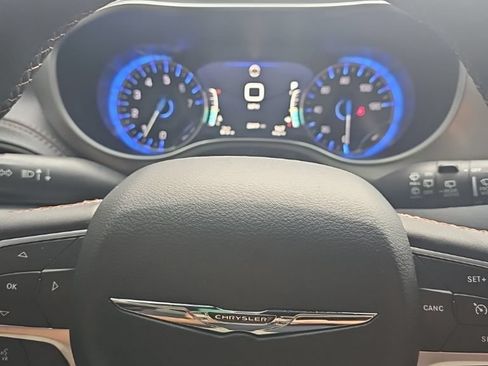 Used 2024 Chrysler Pacifica Pinnacle AWD/4WD image 12