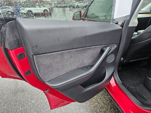 Used 2021 Tesla Model Y Long Range image 19