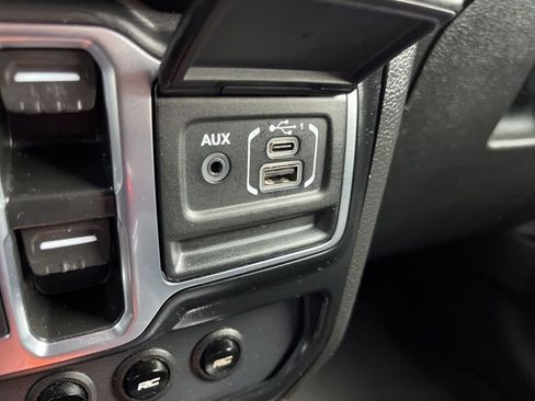 Used 2022 Jeep Wrangler Unlimited Sport image 38