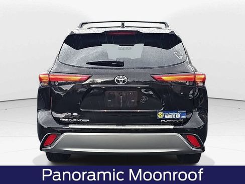 Used 2021 Toyota Highlander Platinum FWD image 5