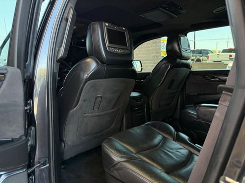 Used 2016 Cadillac Escalade Platinum RWD image 46