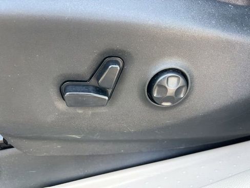 Used 2017 Chrysler Pacifica Touring image 25