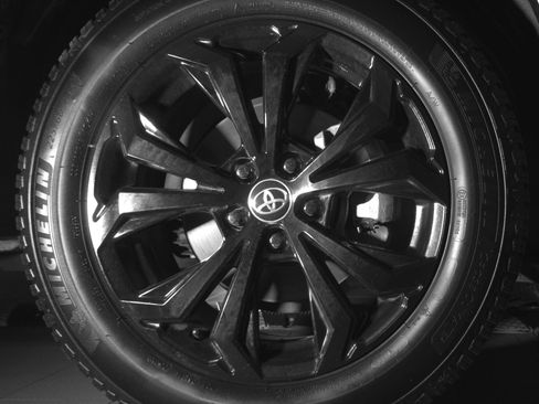 Used 2022 Toyota RAV4 XSE AWD/4WD image 10