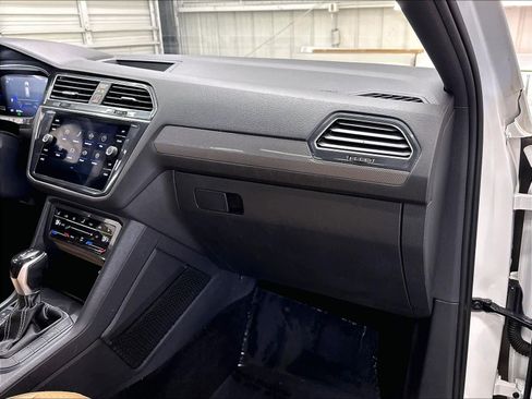 Used 2023 Volkswagen Tiguan SE w/ Panoramic Sunroof Package AWD/4WD image 29