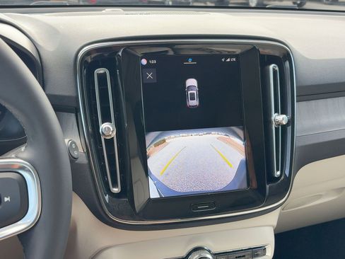 Used 2023 Volvo XC40 B5 Plus w/ Protection Package Premier image 22