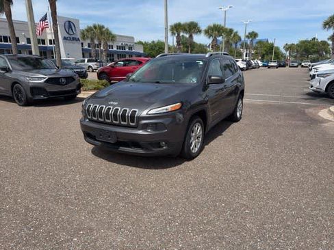 Used 2016 Jeep Cherokee Latitude w/ Comfort/Convenience Group FWD image 2
