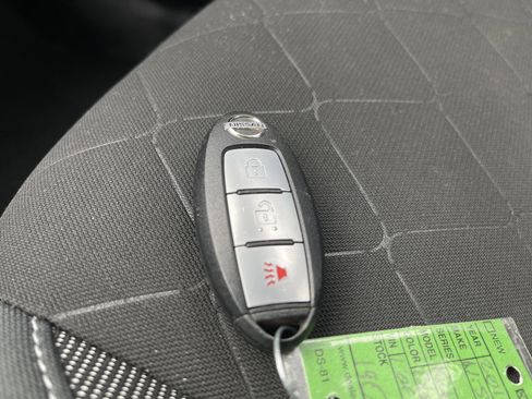 Used 2019 Nissan Kicks SR image 37