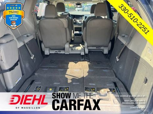 Used 2018 Toyota Sienna XLE w/ XLE Navigation Package FWD image 11