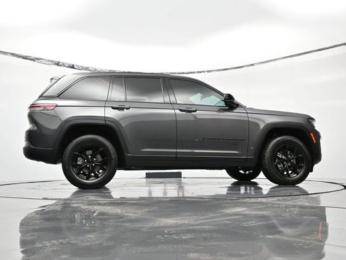 New 2025 Jeep Grand Cherokee Altitude image 40