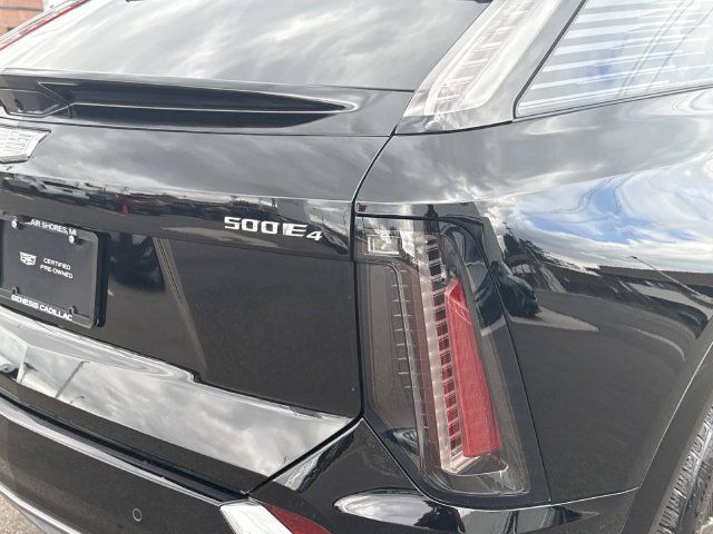 Certified 2025 Cadillac Optiq Luxury 2 w/ LPO, Floor Liner Package AWD/4WD image 6