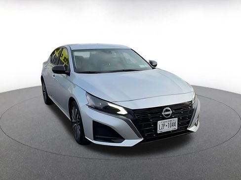 Used 2026 Nissan Altima 2.5 SV FWD image 3