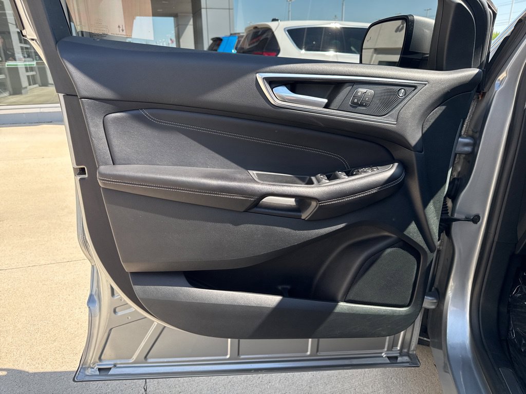 Used 2022 Ford Edge Titanium AWD/4WD image 22