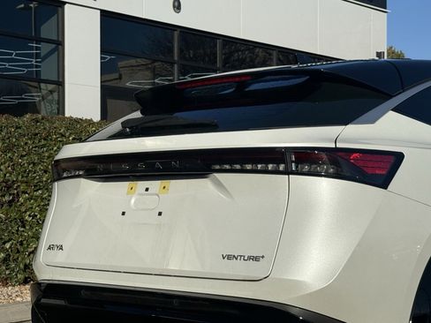 Used 2023 Nissan Ariya FWD image 34