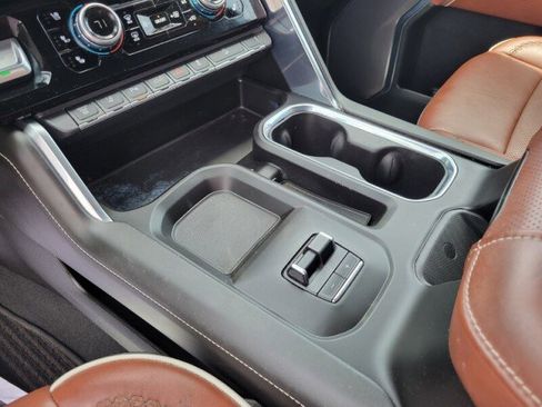 Used 2024 GMC Sierra 2500 Denali Ultimate image 17