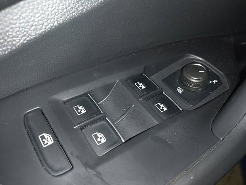 Used 2023 Volkswagen Jetta SE FWD image 27