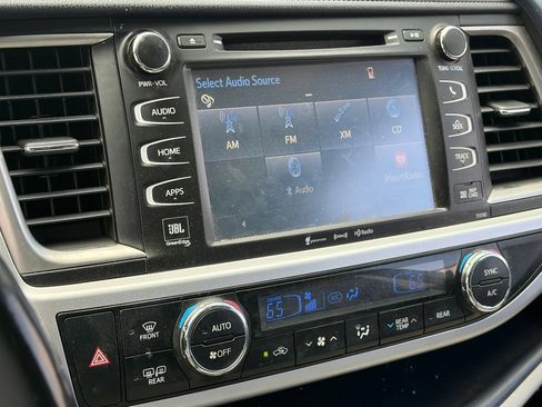 Used 2017 Toyota Highlander Limited Platinum FWD image 9