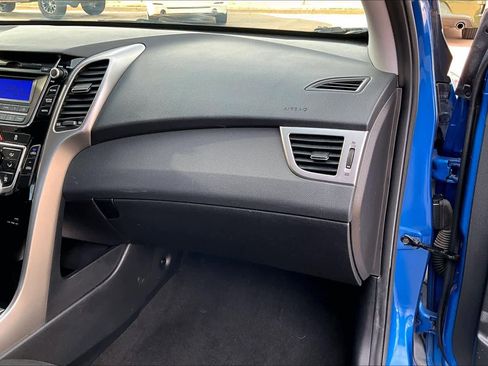 Used 2017 Hyundai Elantra GT image 16