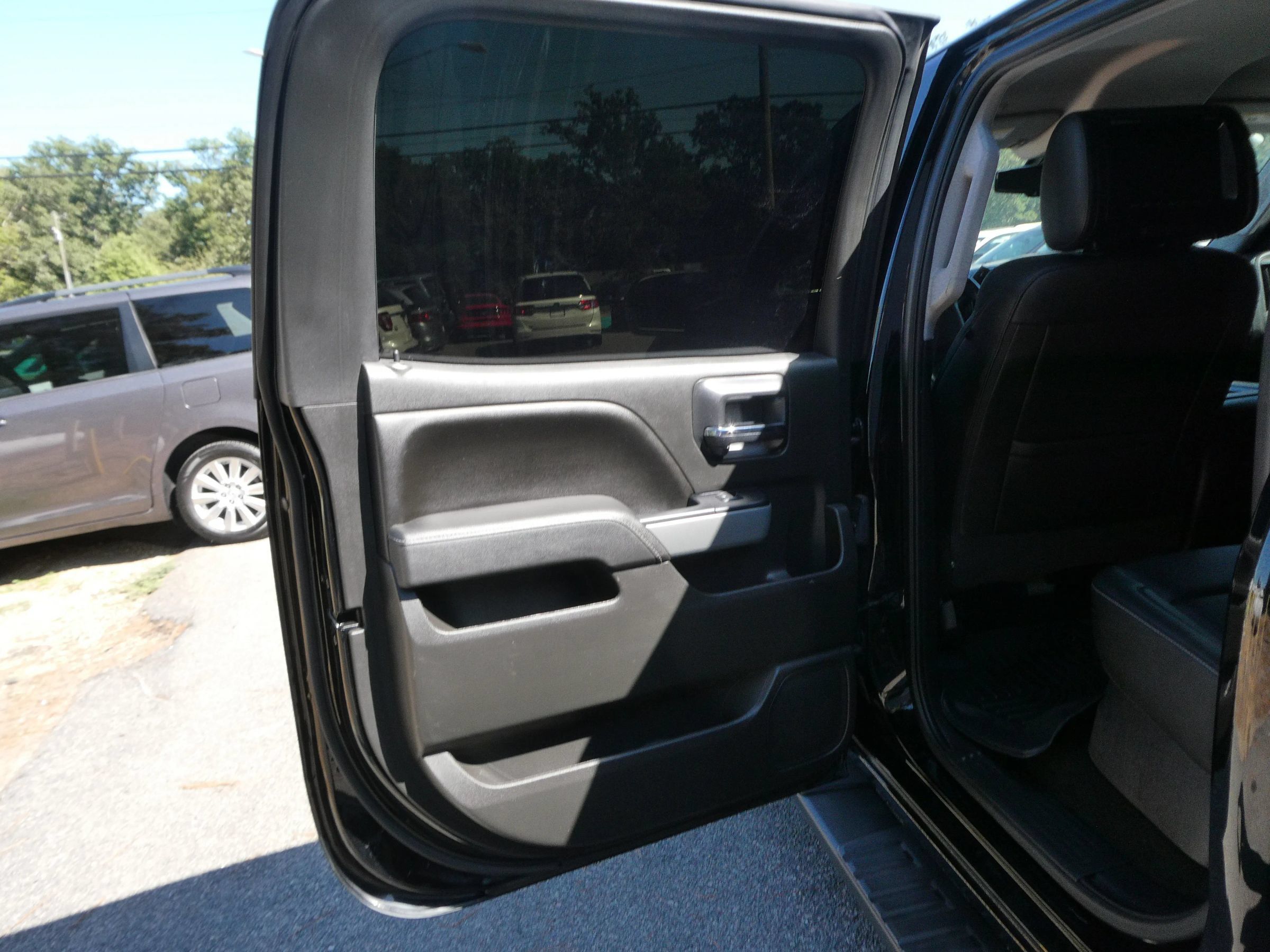 Used 2016 Chevrolet Silverado 1500 LTZ Z71 w/ LTZ Plus Package AWD/4WD image 29