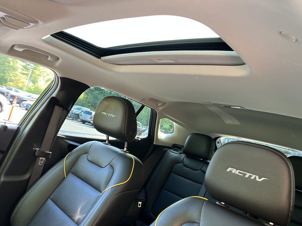 Used 2024 Chevrolet Trax ACTIV w/ Sunroof Package FWD image 20