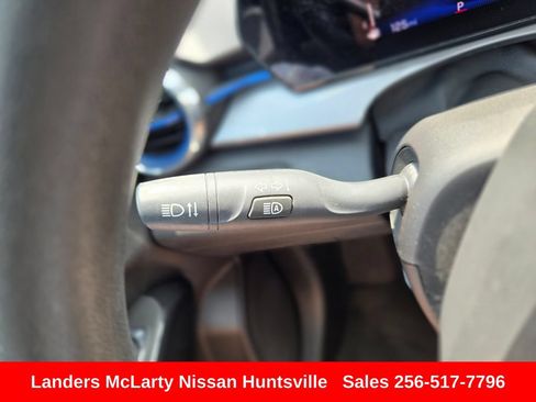 Used 2025 Chevrolet Trax LT FWD image 23
