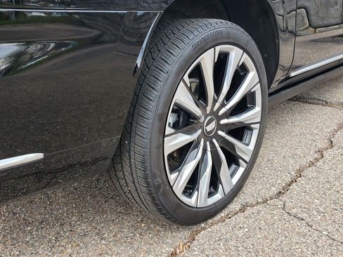 Certified 2025 Cadillac Escalade ESV Premium Luxury w/ Touring Package AWD/4WD image 10