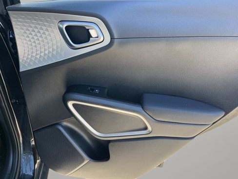 Used 2025 Kia Soul LX w/ LX Technology Package image 21