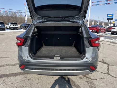 Used 2025 Chevrolet Trax LT w/ LT Convenience Package image 5