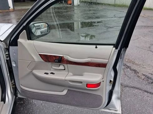 Used 2002 Mercury Grand Marquis LSE RWD image 28