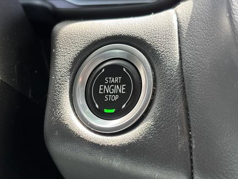 Used 2023 GMC Yukon SLT AWD/4WD image 13