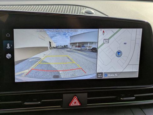 Used 2025 Hyundai Elantra SEL image 18