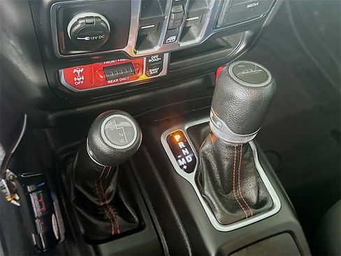 Used 2021 Jeep Gladiator Rubicon image 16