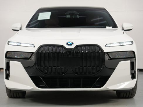 Used 2023 BMW i7 xDrive60 w/ Executive Package 2 image 6