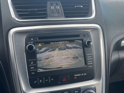 Used 2015 GMC Acadia SLT image 12