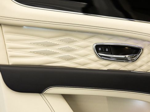 New 2026 Bentley Bentayga AWD/4WD image 24
