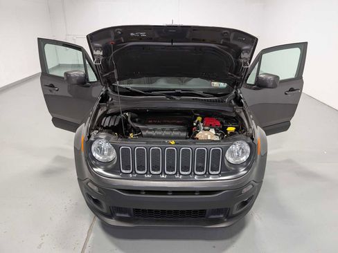 Used 2018 Jeep Renegade Latitude AWD/4WD image 13