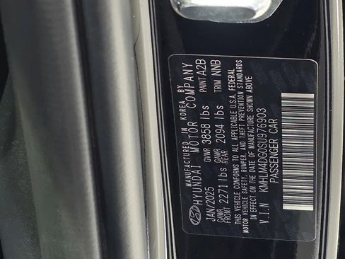 Certified 2025 Hyundai Elantra Sport image 35