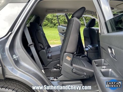 Used 2024 Nissan Pathfinder SV image 37