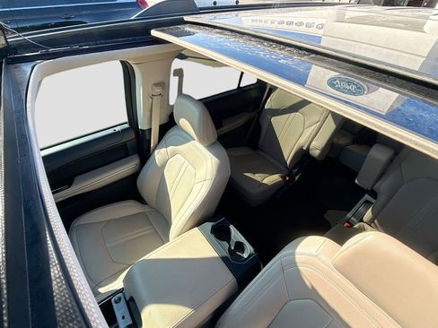 Used 2024 Ford Expedition Limited image 24