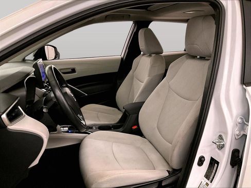 Used 2023 Toyota Corolla Cross LE w/ Moonroof Package image 24