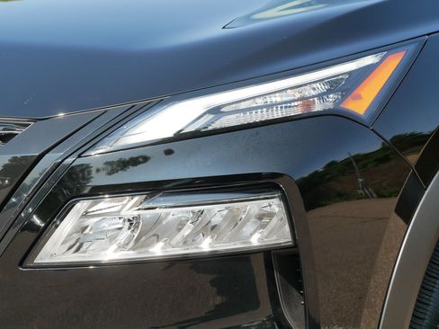 Certified 2023 Nissan Rogue SV w/ SV Premium B Package AWD/4WD image 16