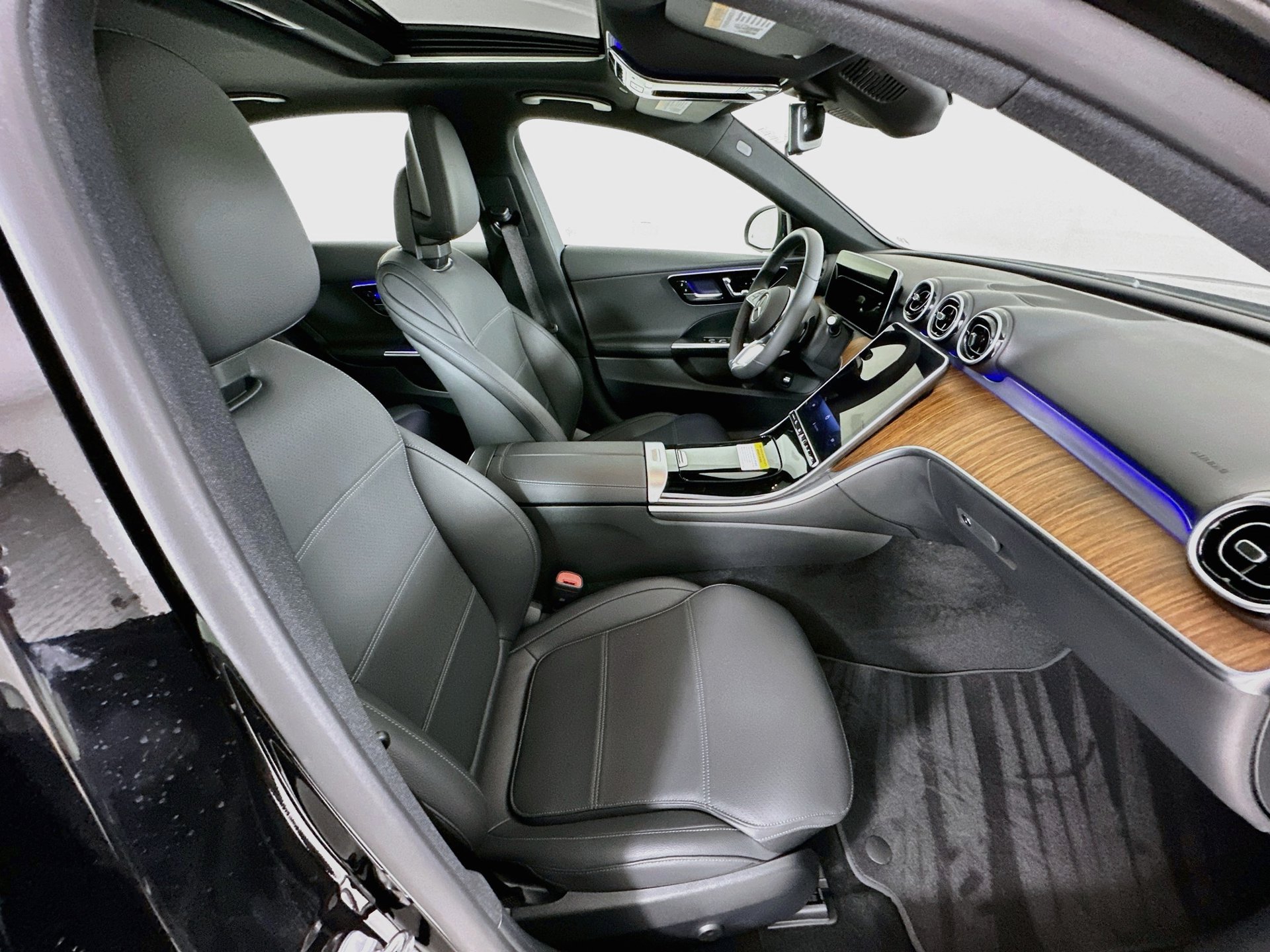 Used 2025 Mercedes-Benz C 300 Sedan image 29