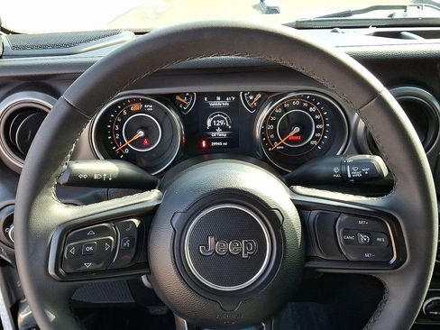 Used 2023 Jeep Wrangler Sport S image 22