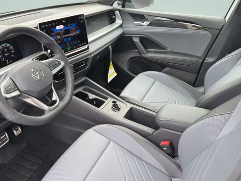 New 2026 Volkswagen Tiguan SE R-Line FWD image 27