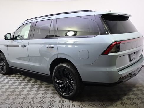 New 2026 Lincoln Navigator Reserve AWD/4WD image 3