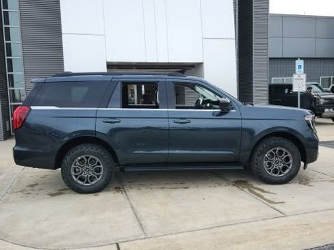 New 2026 Ford Expedition Active image 9