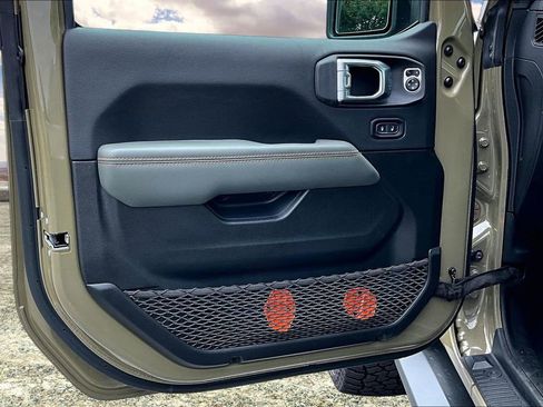 Used 2025 Jeep Gladiator Mojave AWD/4WD image 21
