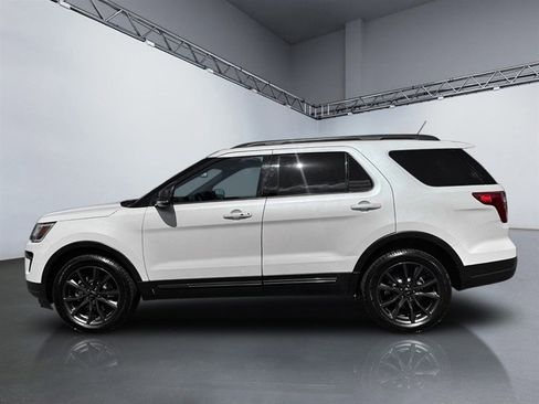 Used 2018 Ford Explorer XLT w/ Equipment Group 202A image 2