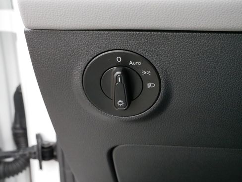 Certified 2024 Volkswagen Taos SE w/ Panoramic Sunroof Package image 27