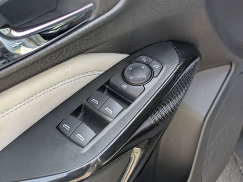 Used 2025 Chevrolet Trax LT w/ LT Convenience Package image 13