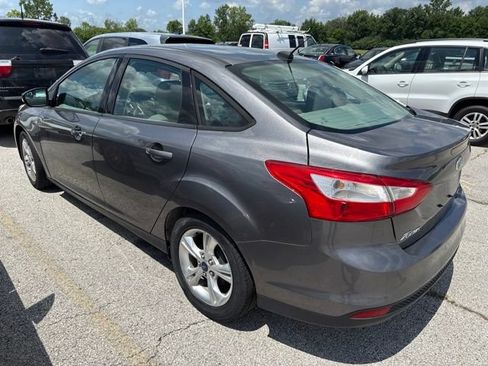 Used 2014 Ford Focus SE w/ SE Winter Package FWD image 3